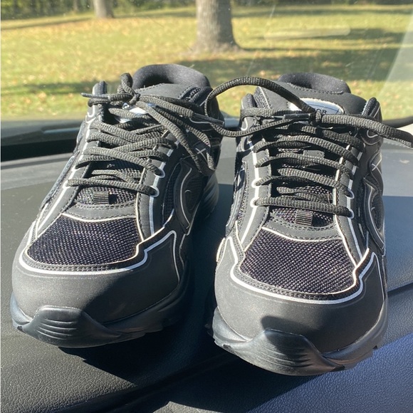 worn for about a month still in great condition no dust bag or box - Picture 2 of 7